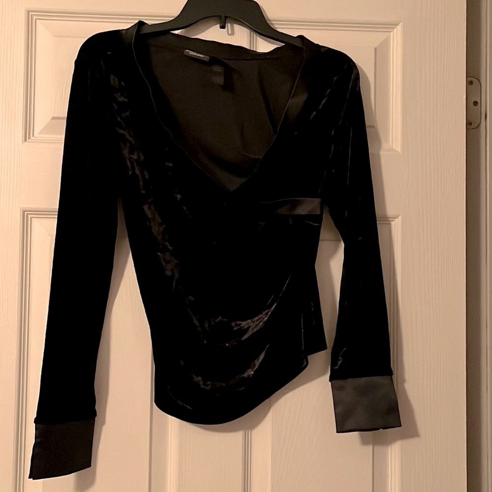 JUNIORS BLACK VELVET LONG SLEEVE BLOUSE : SIZE LARGE